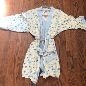 100% cotton gown and robe set by Aria. Size Large
